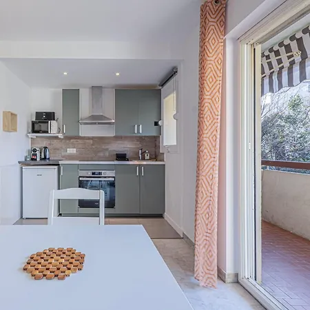 Appartement Avec Balcon Et Parking Proche Plages Cannes