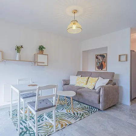 Avec Balcon Et Parking Proche Plages アパート カンヌ